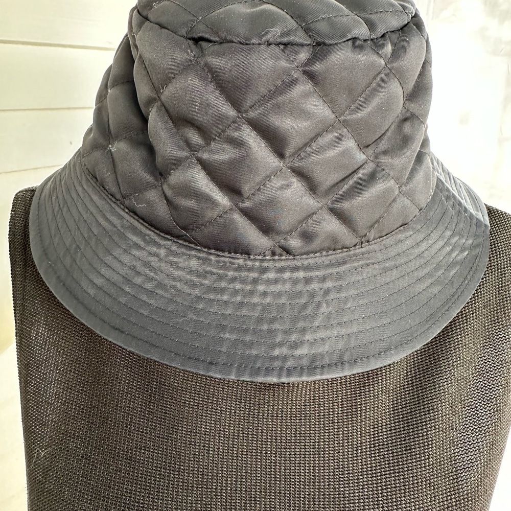 Celine black quilted nylon bucket hat white Celine Paris letters logo Medium - Picture 4 of 14
